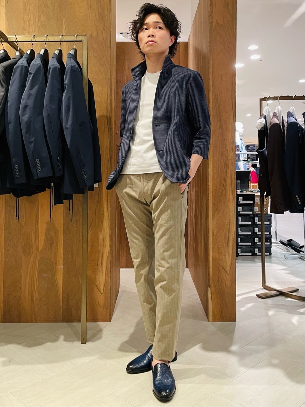 MEN'S BIGIのタックジャガード七分袖ライトジャケットを使ったコーディネートを紹介します。｜Rakuten Fashion(楽天ファッション／旧楽天ブランドアベニュー)2744779
