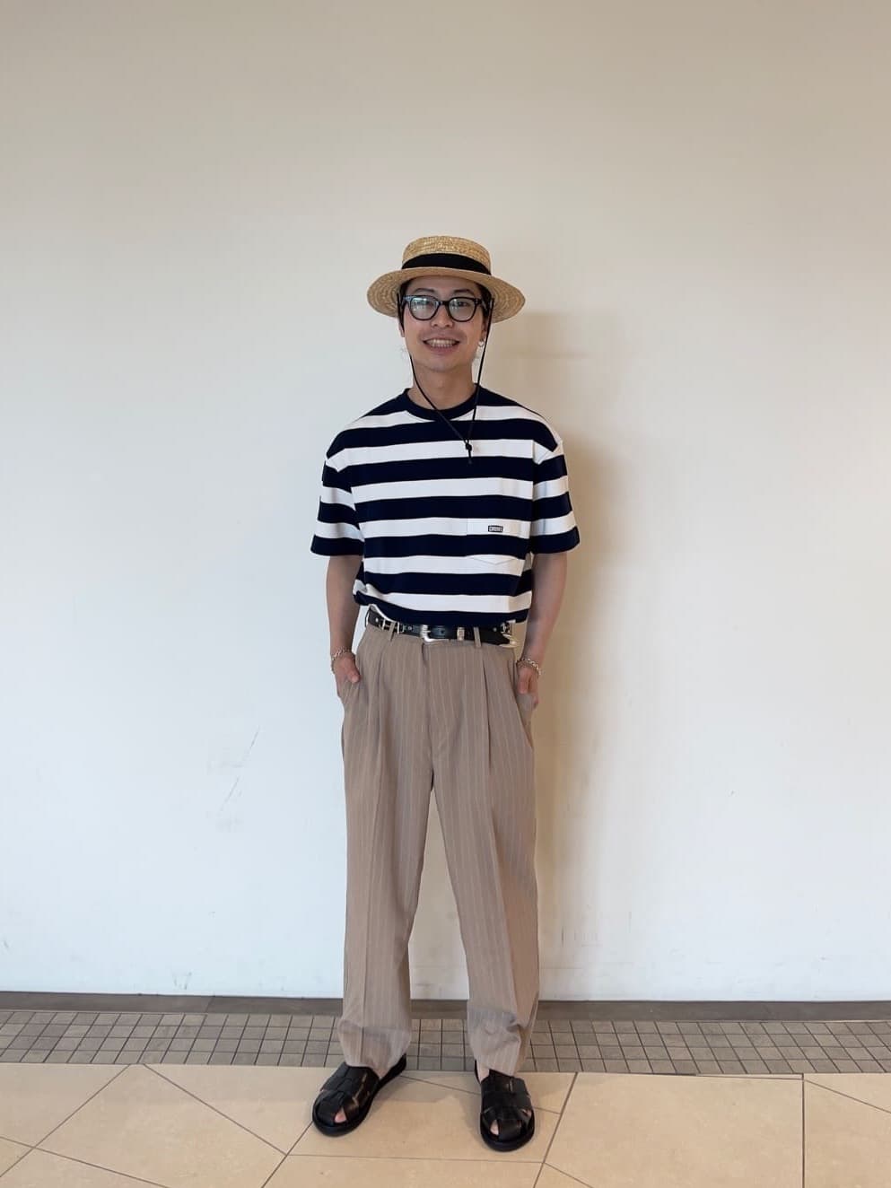 UNITED ARROWS LTD. OUTLETの麻/ポリエステル/レーヨン/ポリウレタン ストライプ ワイド テーパード パンツを使ったコーディネートを紹介します。｜Rakuten Fashion(楽天ファッション／旧楽天ブランドアベニュー)2808899