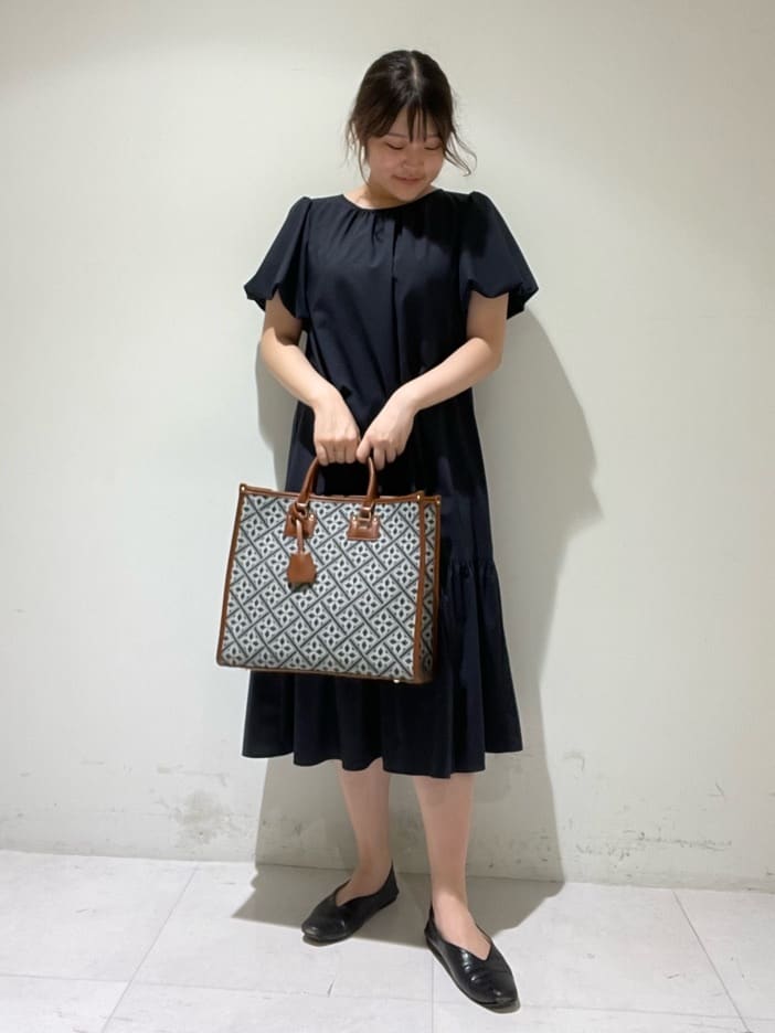 LAURA ASHLEYのミスタージョーンズ柄 ジャカードトート Lを使ったコーディネートを紹介します。｜Rakuten Fashion(楽天ファッション／旧楽天ブランドアベニュー)2819911