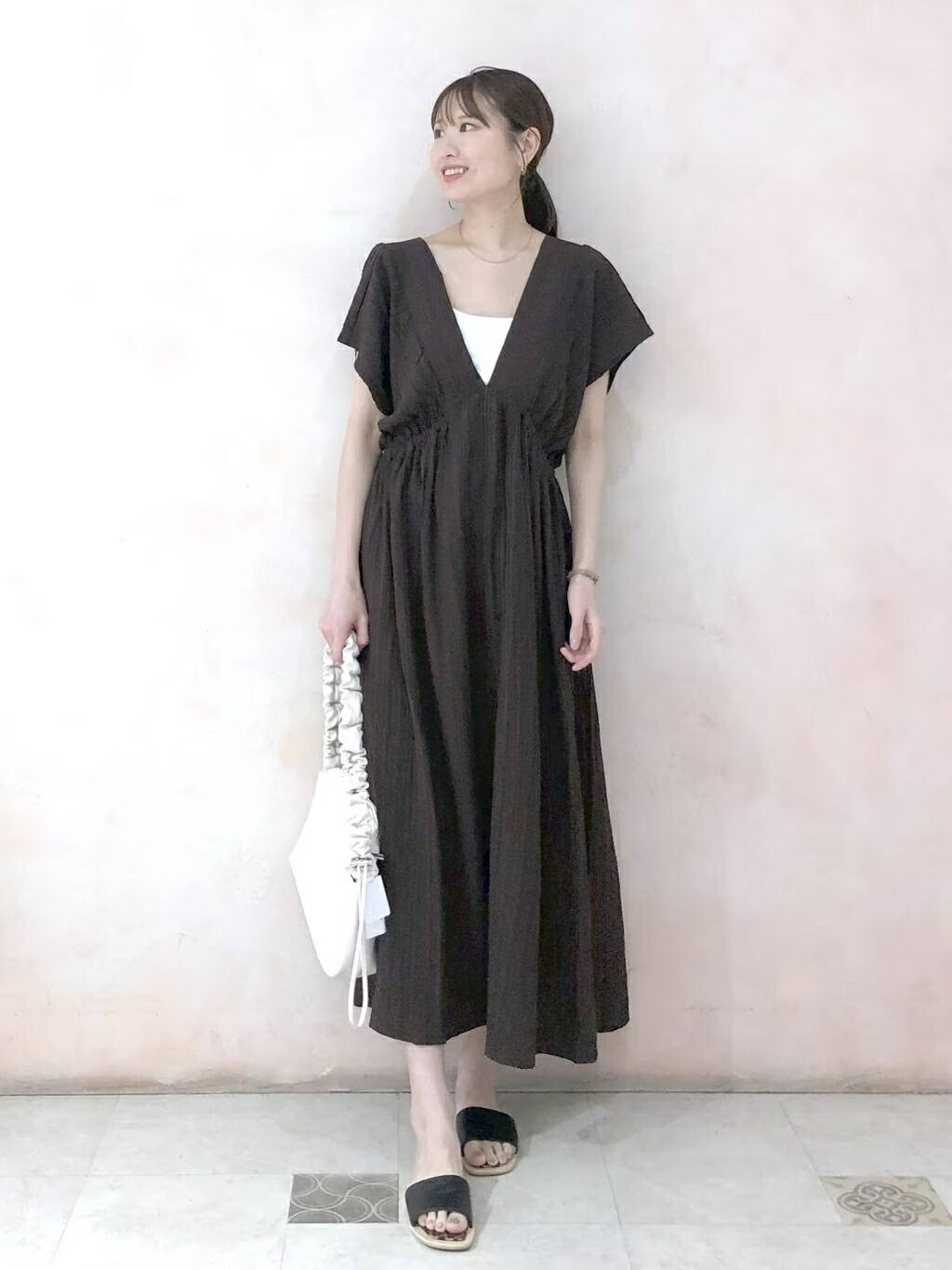 LAKOLEのギャザー2WAYショルダーバッグを使ったコーディネートを紹介します。｜Rakuten Fashion(楽天ファッション／旧楽天ブランドアベニュー)2831980