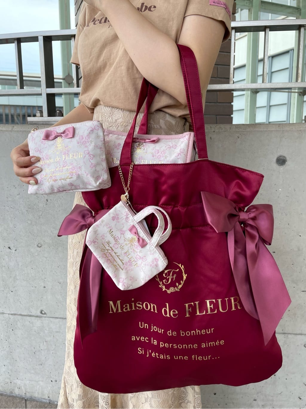 Maison de FLEURのダブルリボンギャザートートバッグを使ったコーディネートを紹介します。｜Rakuten Fashion(楽天ファッション／旧楽天ブランドアベニュー)2834442
