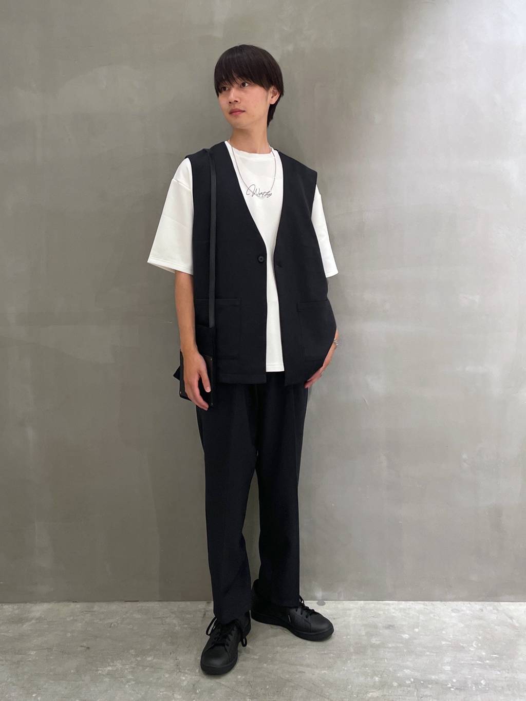 LAKOLEのフェイクレザーポケットキャンバスショルダーバッグを使ったコーディネートを紹介します。｜Rakuten Fashion(楽天ファッション／旧楽天ブランドアベニュー)2876119