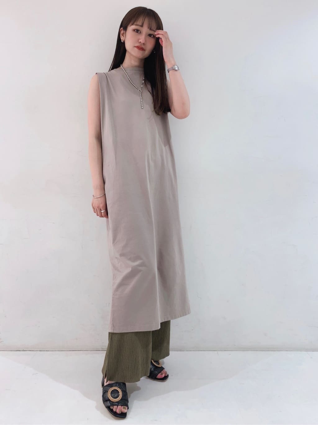 ESPERANZAのウッドライクバックルフラットミュールサンダルを使ったコーディネートを紹介します。｜Rakuten Fashion(楽天ファッション／旧楽天ブランドアベニュー)2884125