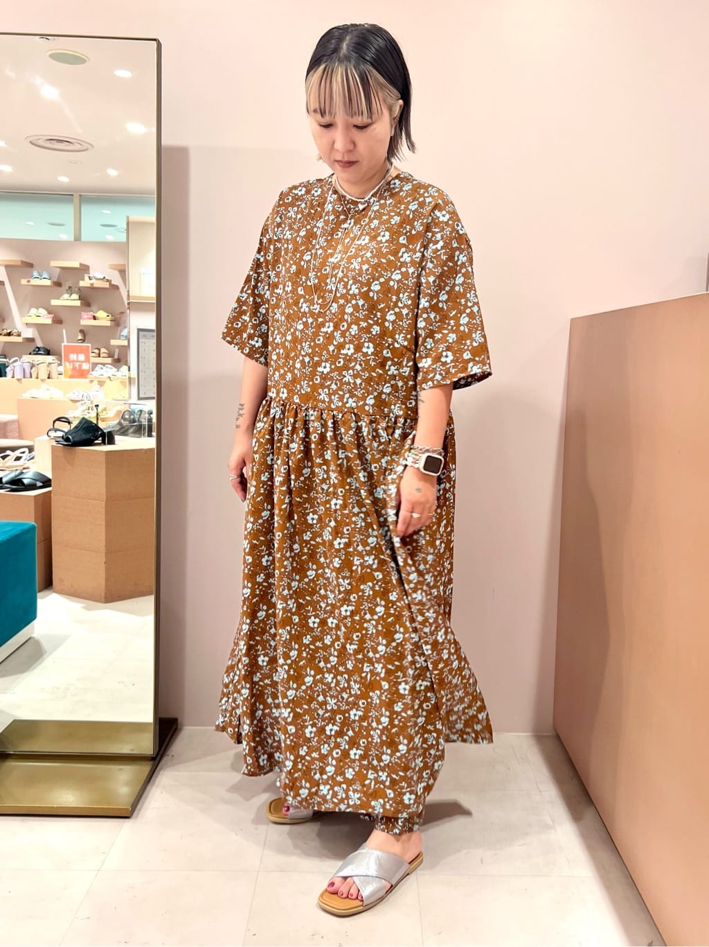 ESPERANZAのクロスアッパーフラットサンダル【ESPERANZA_blanca】を使ったコーディネートを紹介します。｜Rakuten Fashion(楽天ファッション／旧楽天ブランドアベニュー)2902503