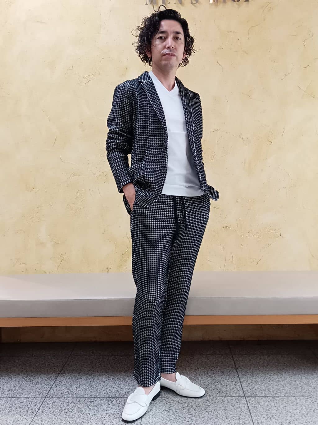 MEN'S BIGIの【ACTIVE TAYLOR】シルケットスムースVネックロングTシャツを使ったコーディネートを紹介します。｜Rakuten Fashion(楽天ファッション／旧楽天ブランドアベニュー)2940608