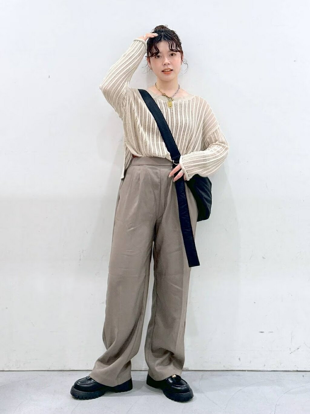 LAKOLEのクロワッサンBIGショルダーを使ったコーディネートを紹介します。｜Rakuten Fashion(楽天ファッション／旧楽天ブランドアベニュー)2951466