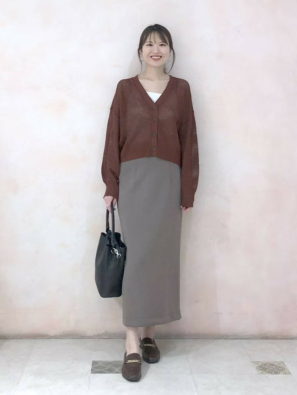 LAKOLEのワンハンドル2WAYスクエアバッグ3を使ったコーディネートを紹介します。｜Rakuten Fashion(楽天ファッション／旧楽天ブランドアベニュー)2971385