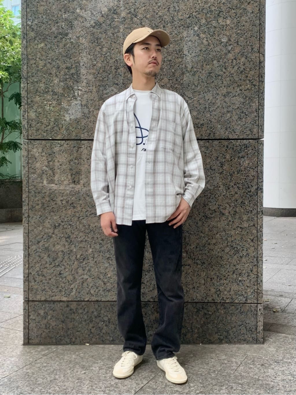 417 EDIFICEの【Futura * Paris Saint-Germain】グラフィックプリント Tシャツを使ったコーディネートを紹介します。｜Rakuten Fashion(楽天ファッション／旧楽天ブランドアベニュー)3002653