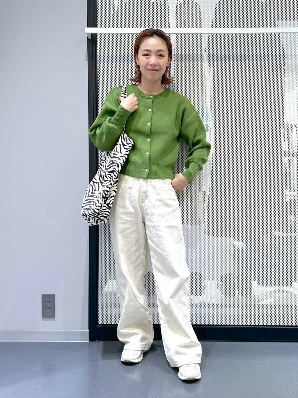 LAKOLEのスクエアビックトートバックを使ったコーディネートを紹介します。｜Rakuten Fashion(楽天ファッション／旧楽天ブランドアベニュー)3014072