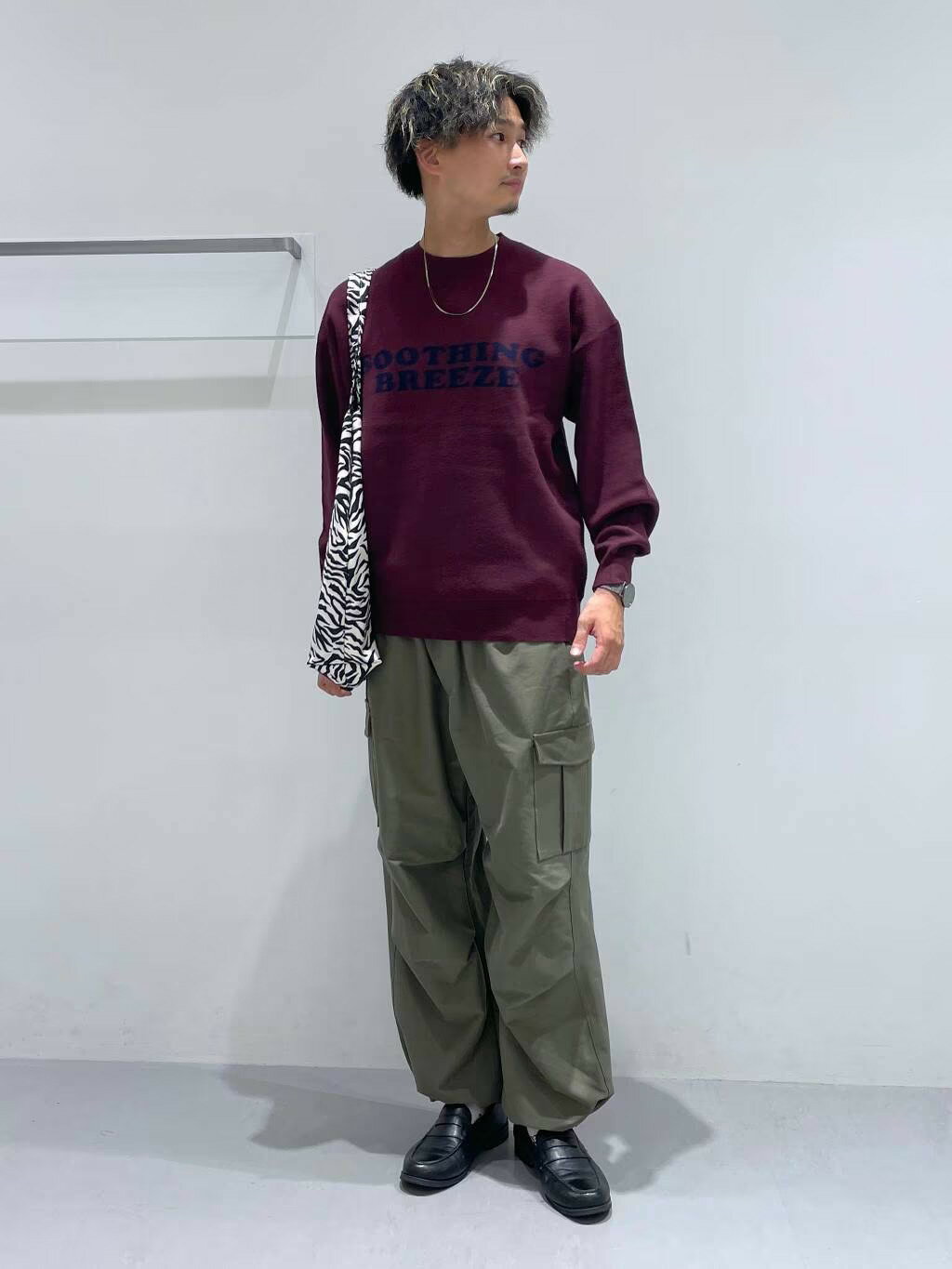 LAKOLEのスクエアビックトートバックを使ったコーディネートを紹介します。｜Rakuten Fashion(楽天ファッション／旧楽天ブランドアベニュー)3014077