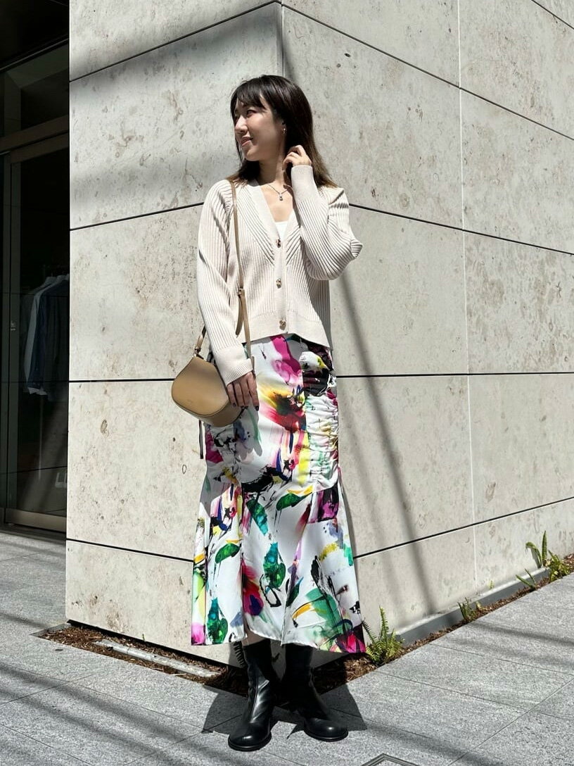 LOVELESSの【KANAKO SASAKI】コラボレーション マルチカラードロストスカートを使ったコーディネートを紹介します。｜Rakuten Fashion(楽天ファッション／旧楽天ブランドアベニュー)3015736