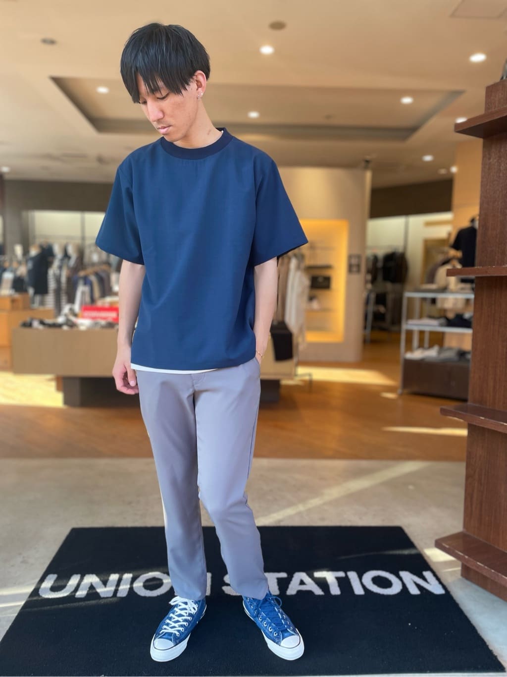 MEN'S BIGIのポリエステルカチオンアンサンブルシャツを使ったコーディネートを紹介します。｜Rakuten Fashion(楽天ファッション／旧楽天ブランドアベニュー)3020128
