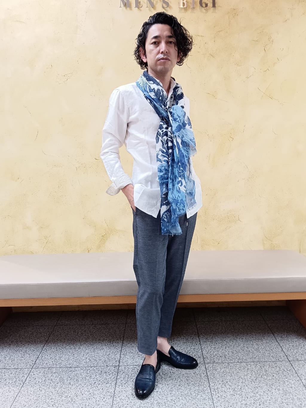 MEN'S BIGIのシェルタリングドライオックスイージーパンツを使ったコーディネートを紹介します。｜Rakuten Fashion(楽天ファッション／旧楽天ブランドアベニュー)3020661
