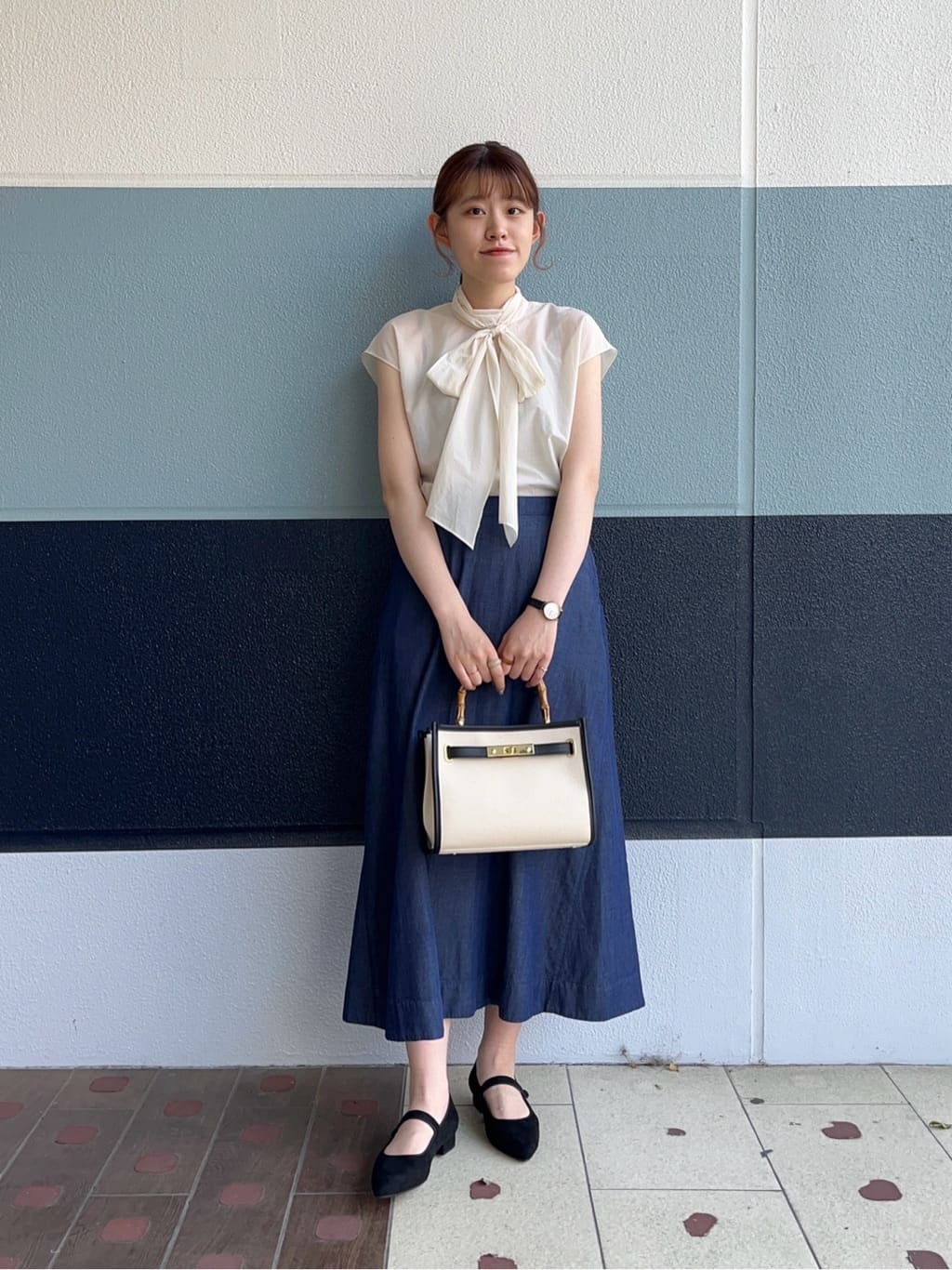 NANO universeのテンセル(TM)デニム フレアスカート(セットアップ可)を使ったコーディネートを紹介します。｜Rakuten Fashion(楽天ファッション／旧楽天ブランドアベニュー)3032707