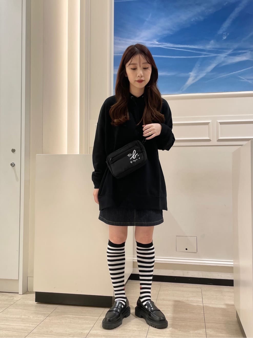 agnes b.のWU88 HOODIE ロゴボーイズフーディーを使ったコーディネート