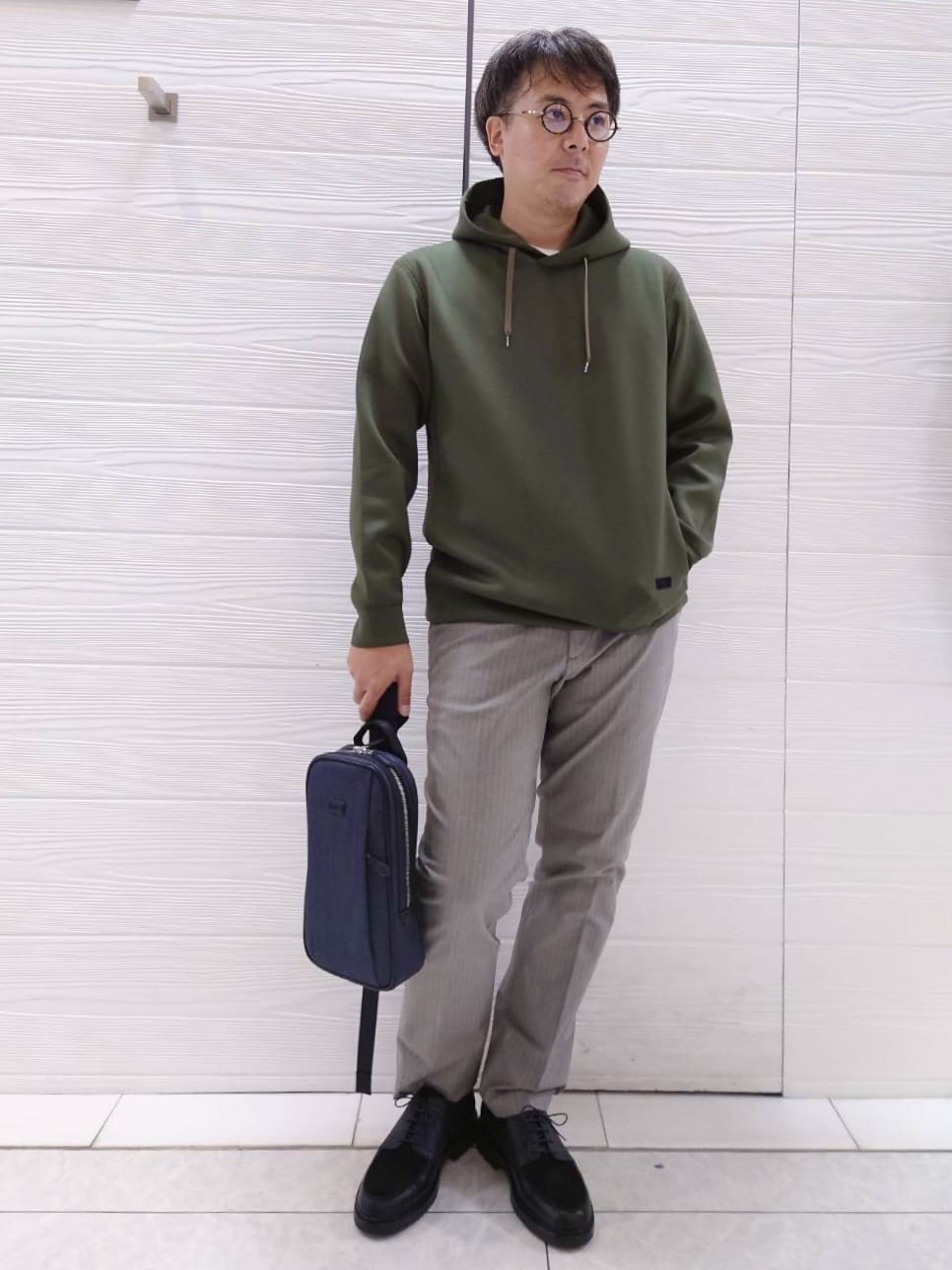 TAKEO KIKUCHIの【Made in JAPAN】 播州織 ヘリンボン テーパード パンツを使ったコーディネートを紹介します。｜Rakuten Fashion(楽天ファッション／旧楽天ブランドアベニュー)3059179