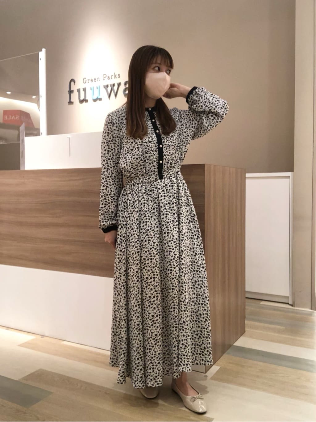 Green ParksのELENCARE DUE コバナパイピングワンピ 23AW/長袖/小花柄