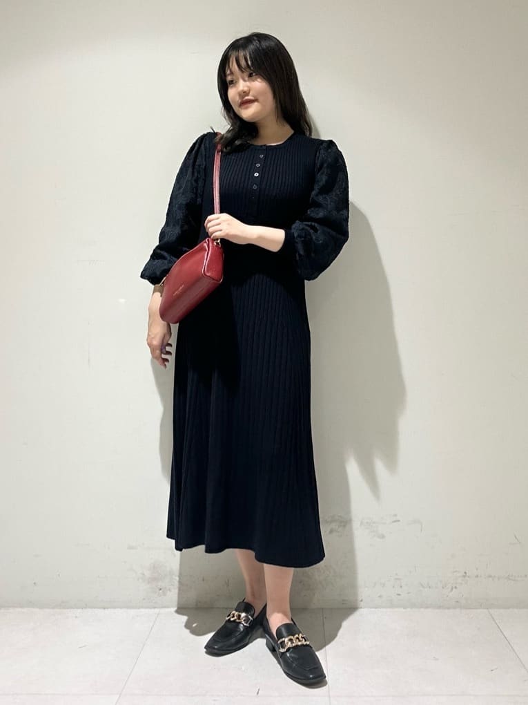 LAURA ASHLEYの【ベルト長さ調節可】レザージップショルダーを使ったコーディネートを紹介します。｜Rakuten Fashion(楽天ファッション／旧楽天ブランドアベニュー)3071228