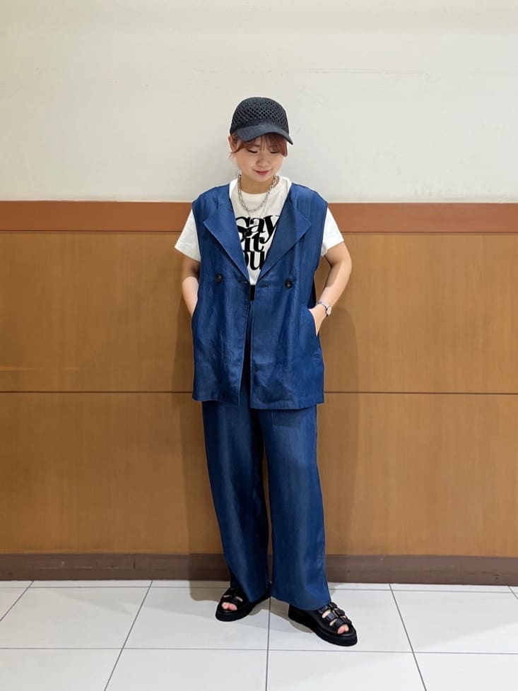 VinのフロッキーバイカラーロゴTシャツを使ったコーディネートを紹介します。｜Rakuten Fashion(楽天ファッション／旧楽天ブランドアベニュー)3090777