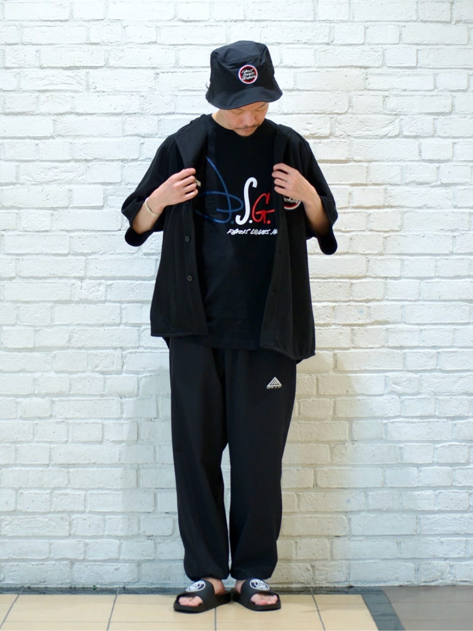 EDIFICEの【Futura * Paris Saint-Germain】グラフィックプリント Tシャツを使ったコーディネートを紹介します。｜Rakuten Fashion(楽天ファッション／旧楽天ブランドアベニュー)3116741
