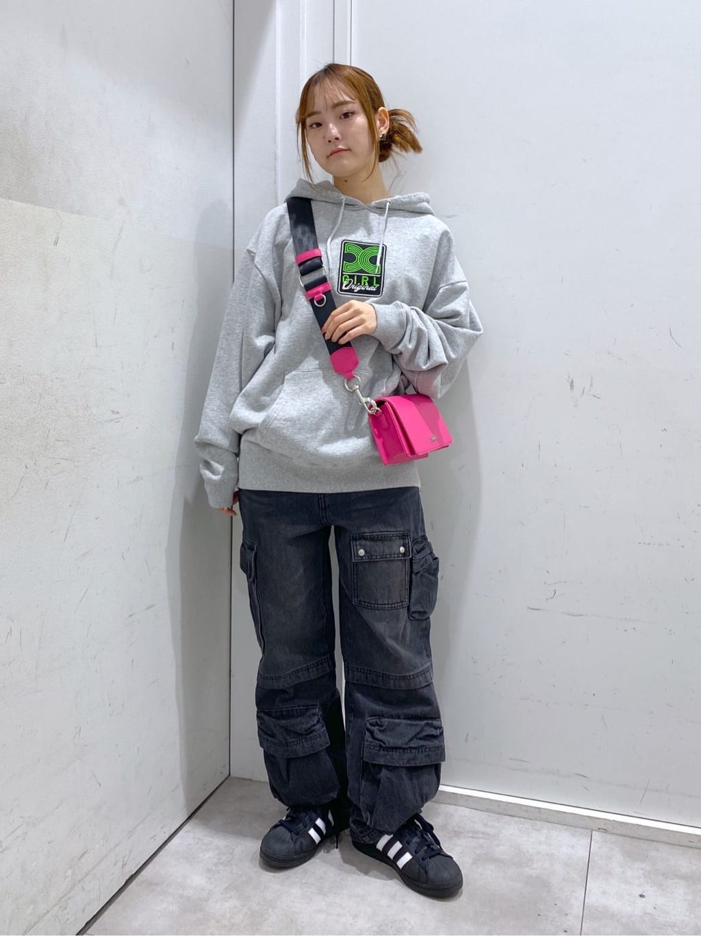 X-girlのNEON BOX LOGO PATCH SWEAT HOODIE パーカー X-girlを使った