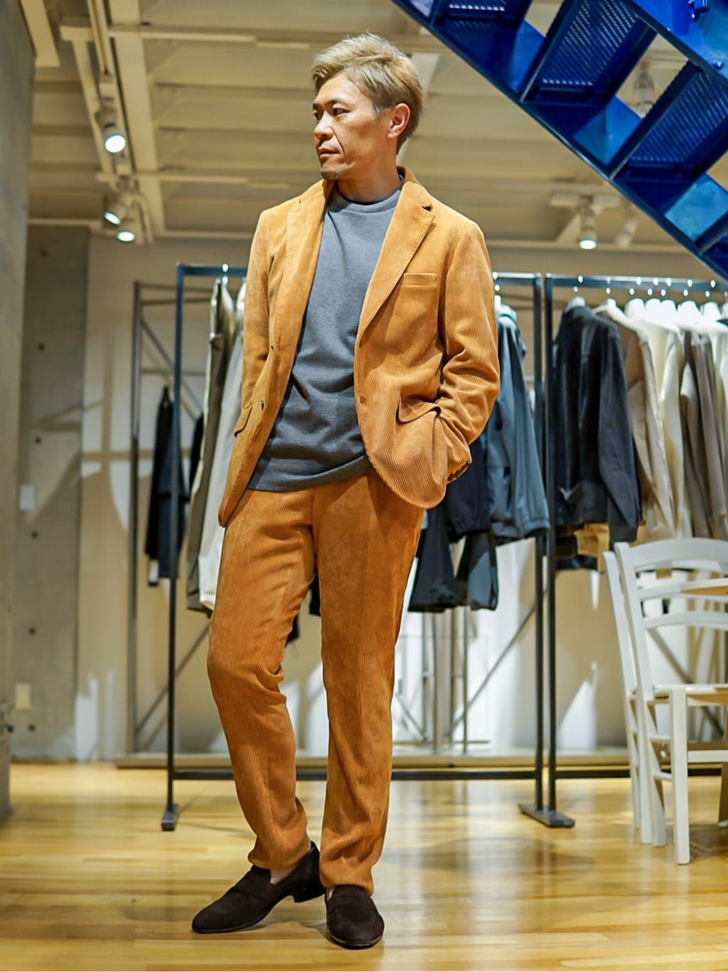 MEN'S BIGIの太畝ポリエステルコーデュロイテーラードジャケット<セットアップ対応>を使ったコーディネートを紹介します。｜Rakuten Fashion(楽天ファッション／旧楽天ブランドアベニュー)3148769