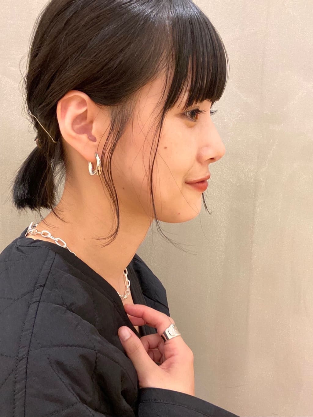 SMELLYのso' curve earringを使ったコーディネート | Rakuten Fashion
