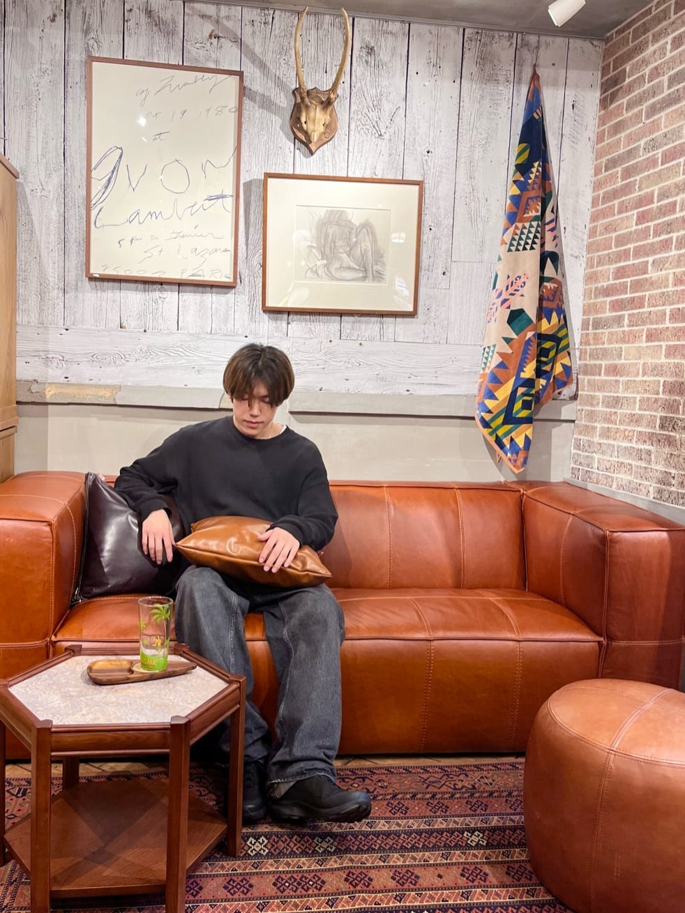 journal standard FurnitureのCUSHION-CHESNUT(中材込) クッションを使ったコーディネートを紹介します。｜Rakuten Fashion(楽天ファッション／旧楽天ブランドアベニュー)3154362