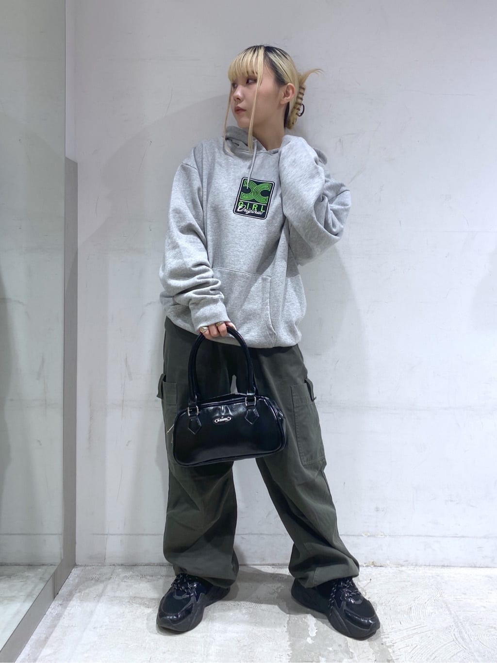 X-girlのNEON BOX LOGO PATCH SWEAT HOODIE パーカー X-girlを使った