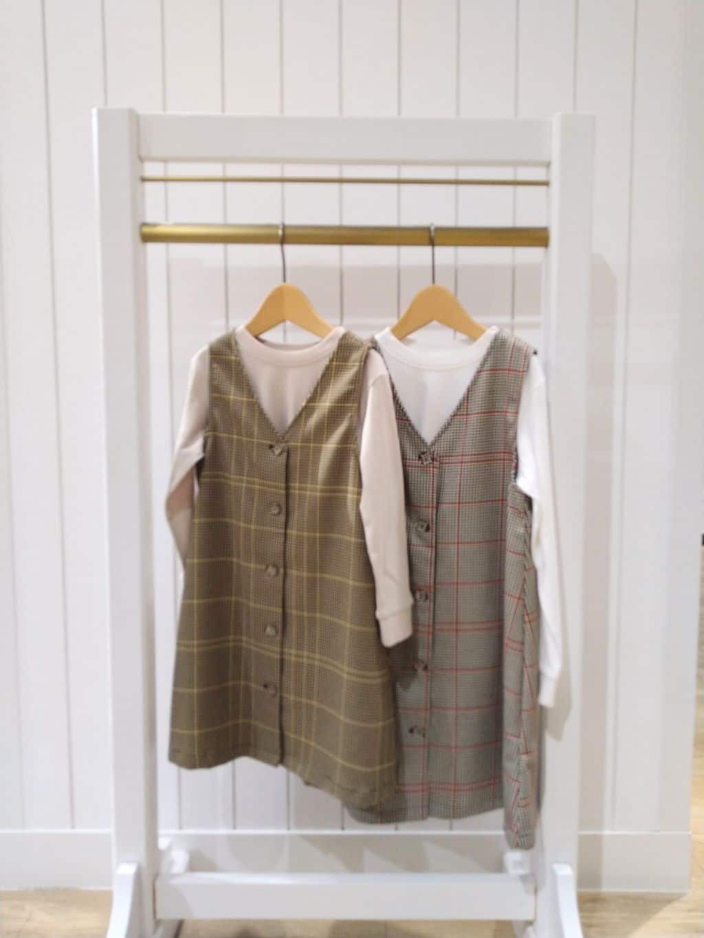 Dessinの【リンクコーデ】チェックジャンバースカート(100-140)を使ったコーディネートを紹介します。｜Rakuten Fashion(楽天ファッション／旧楽天ブランドアベニュー)3163337