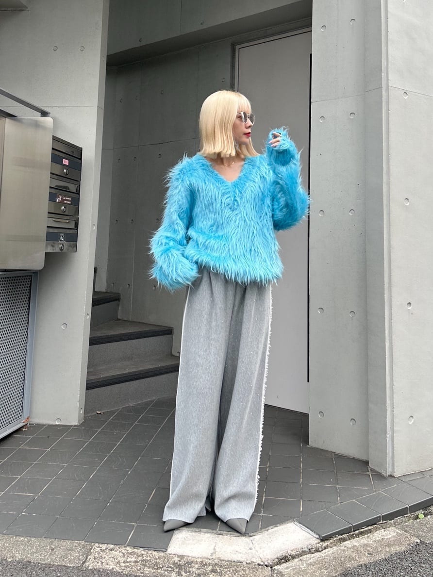 MAISON SPECIALの2way V-neck Shaggy Knit Wearを使ったコーディネート