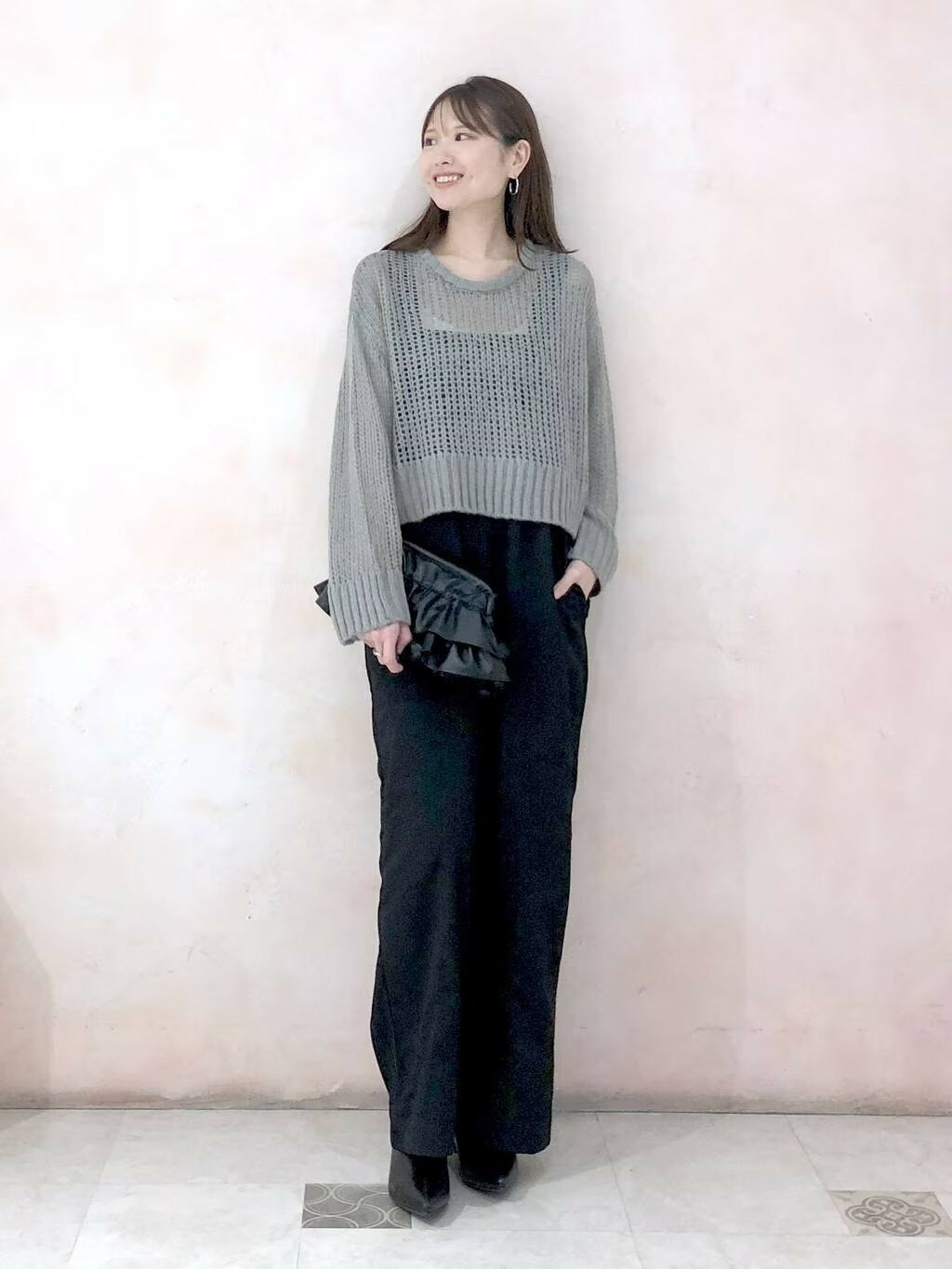 LAKOLEの2WAYフリルクラッチショルダーを使ったコーディネートを紹介します。｜Rakuten Fashion(楽天ファッション／旧楽天ブランドアベニュー)3174079