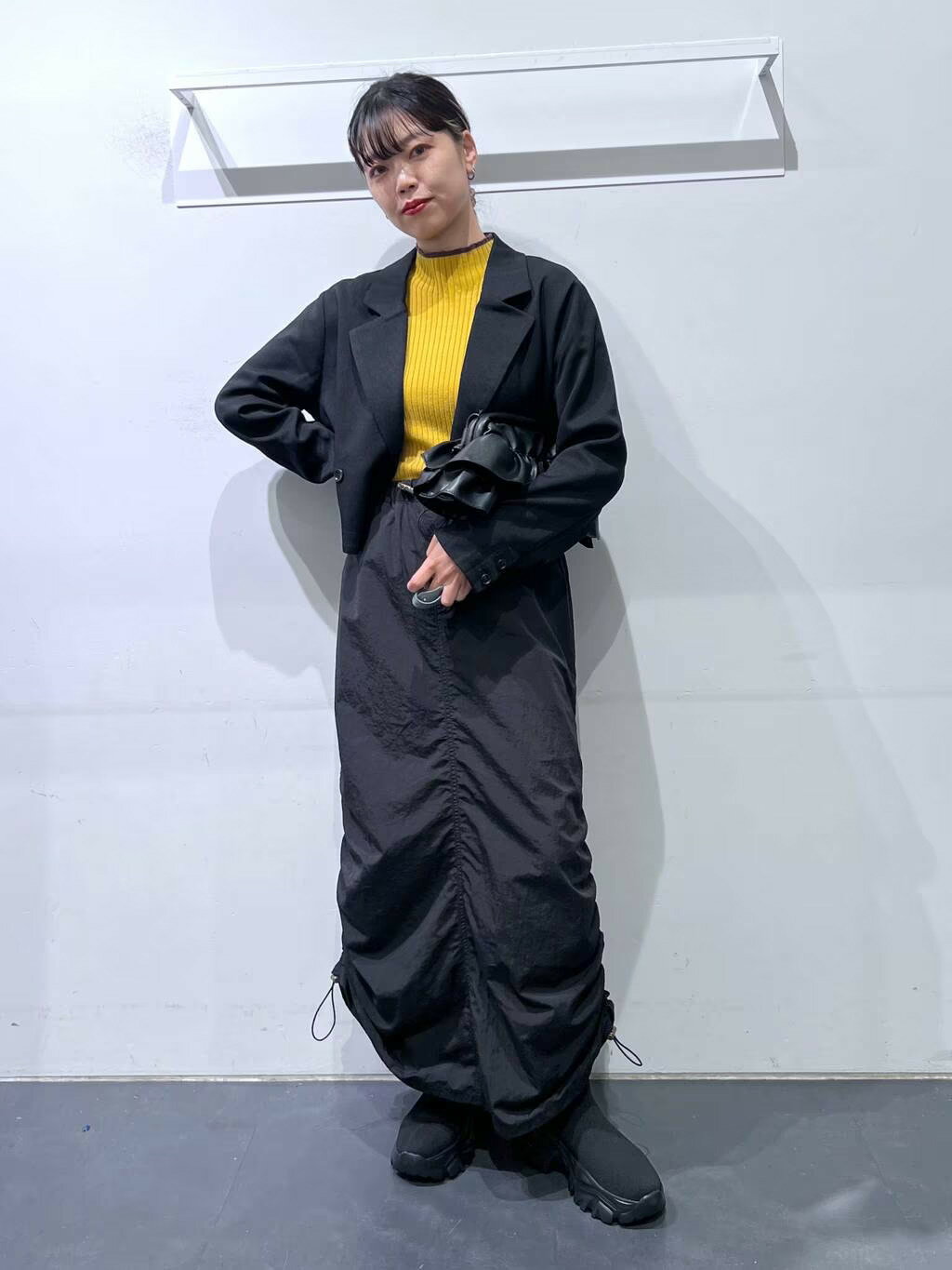 LAKOLEの2WAYフリルクラッチショルダーを使ったコーディネートを紹介します。｜Rakuten Fashion(楽天ファッション／旧楽天ブランドアベニュー)3174083