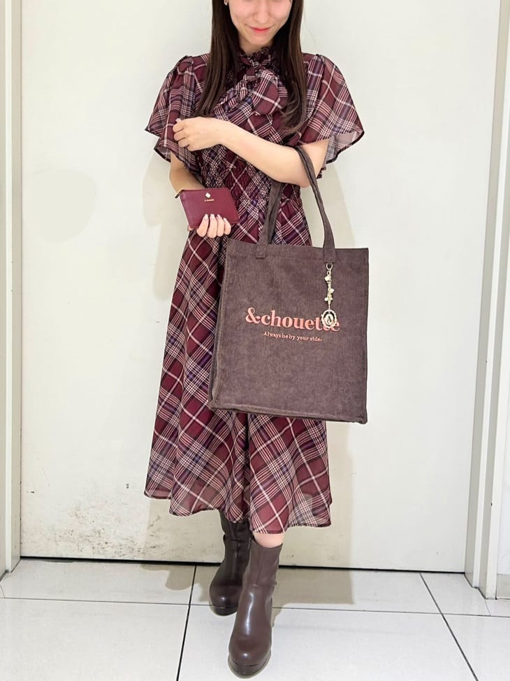 & chouetteのビジュー付きフラグメントケースを使ったコーディネートを紹介します。｜Rakuten Fashion(楽天ファッション／旧楽天ブランドアベニュー)3180702