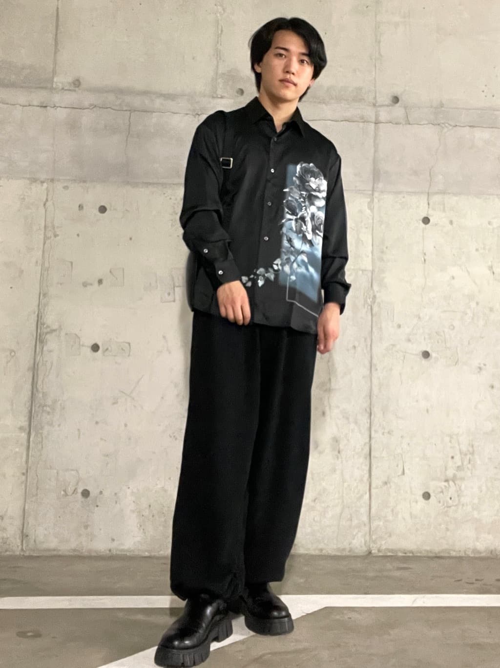 tk.TAKEO KIKUCHIのイタリアンレザー2WAYサコッシュバッグを使ったコーディネートを紹介します。｜Rakuten Fashion(楽天ファッション／旧楽天ブランドアベニュー)3180801