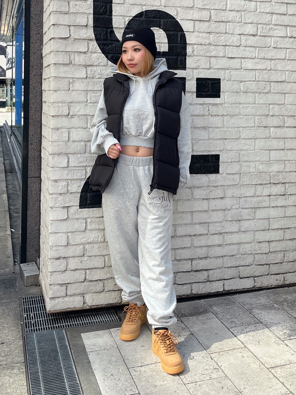 X-girlのEMBROIDERED MILLS LOGO COMPACT SWEAT HOODIE パーカー X