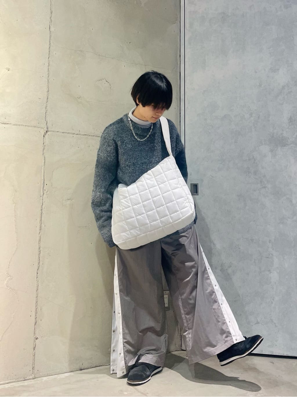 tk.TAKEO KIKUCHIのルーズビッグショルダーバッグ/たすき掛け/ビッグ/A3サイズ収納可能を使ったコーディネートを紹介します。｜Rakuten Fashion(楽天ファッション／旧楽天ブランドアベニュー)3221680