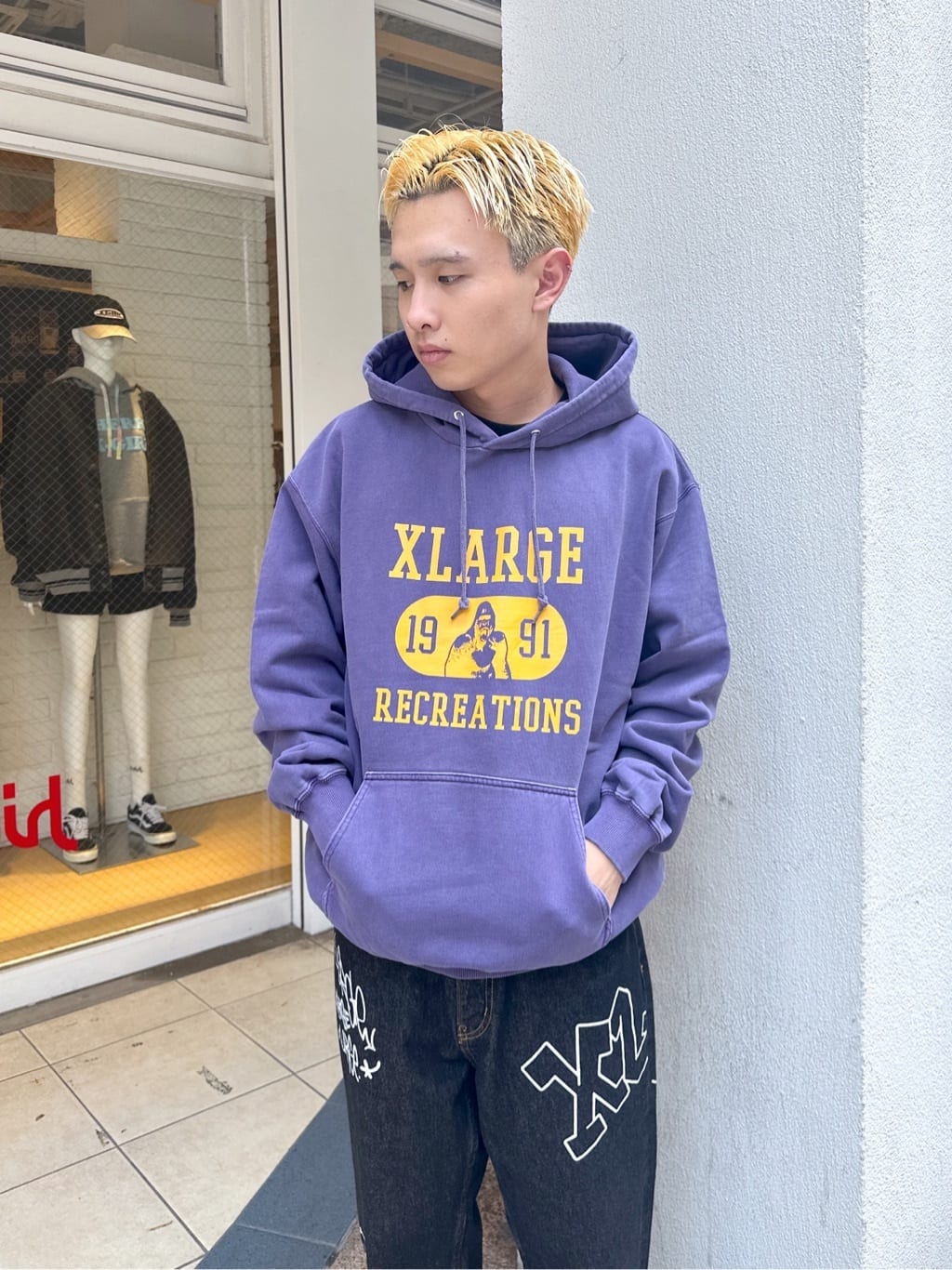 XLARGEのGRAFFITI DENIM PANTS デニム XLARGEを使ったコーディネート