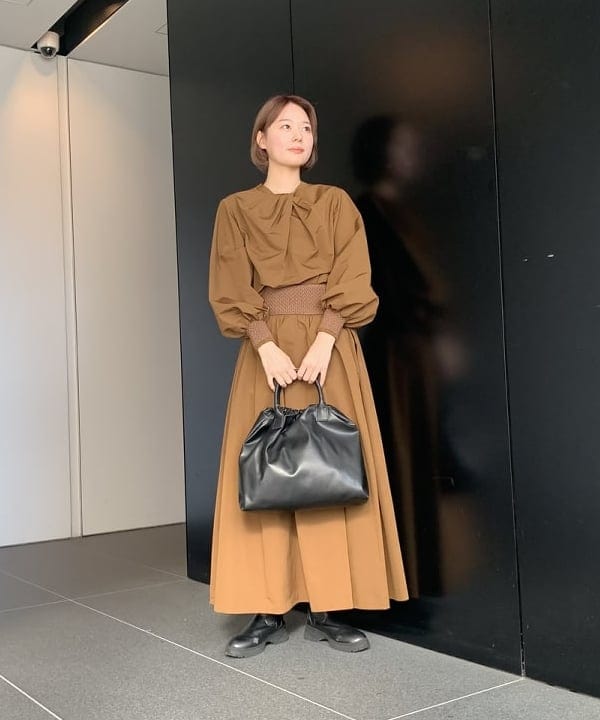 BEAMS WOMENのRBS /?ツイスト フロント ブラウスを使った