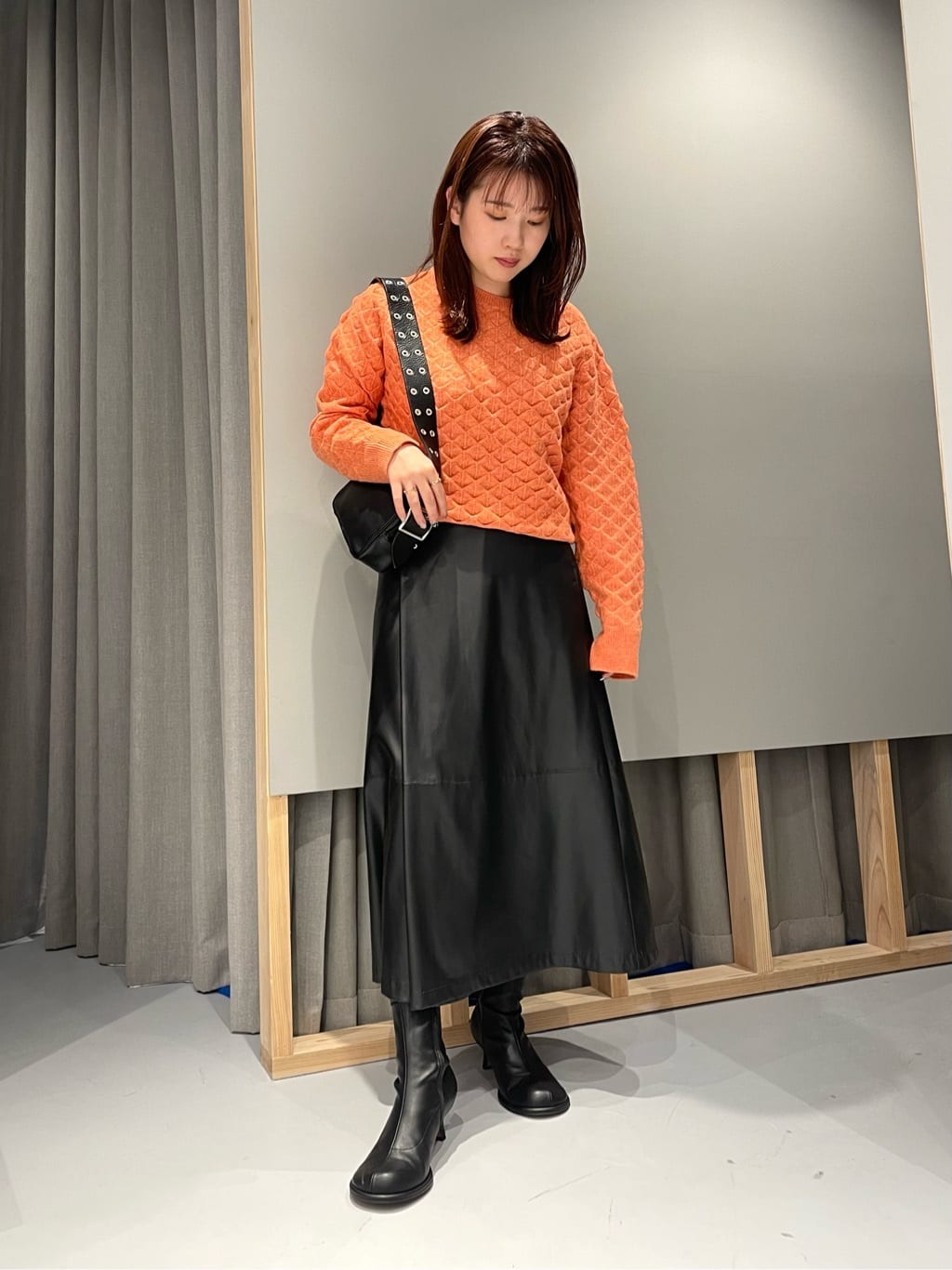 LOVELESSのフロントスリットスカートを使ったコーディネートを紹介します。｜Rakuten Fashion(楽天ファッション／旧楽天ブランドアベニュー)3242770