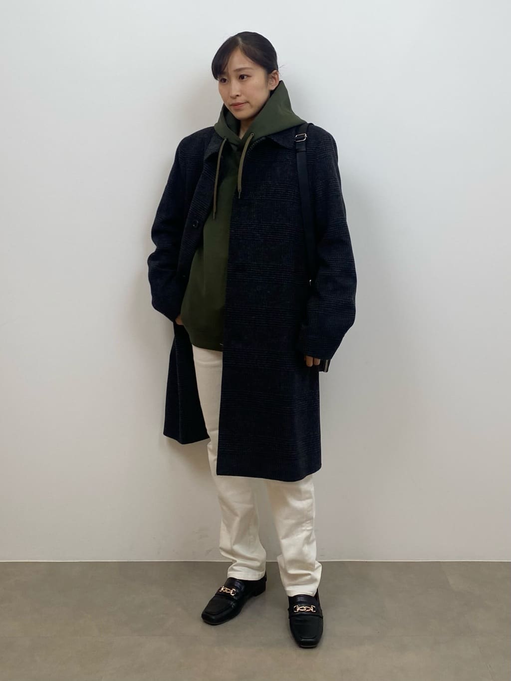 TAKEO KIKUCHIの【EC・限定店舗】ビーバー仕上げ ステンカラー コートを使ったコーディネートを紹介します。｜Rakuten Fashion(楽天ファッション／旧楽天ブランドアベニュー)3248137
