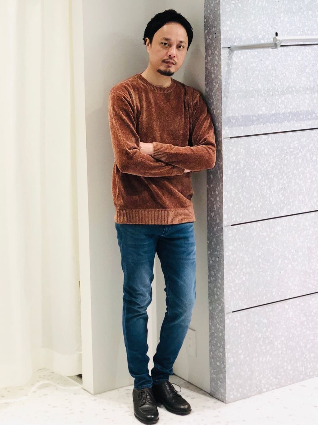 MEN'S BIGIのクルーネックモールニット/ハンドウォッシャブルを使ったコーディネートを紹介します。｜Rakuten Fashion(楽天ファッション／旧楽天ブランドアベニュー)3257879