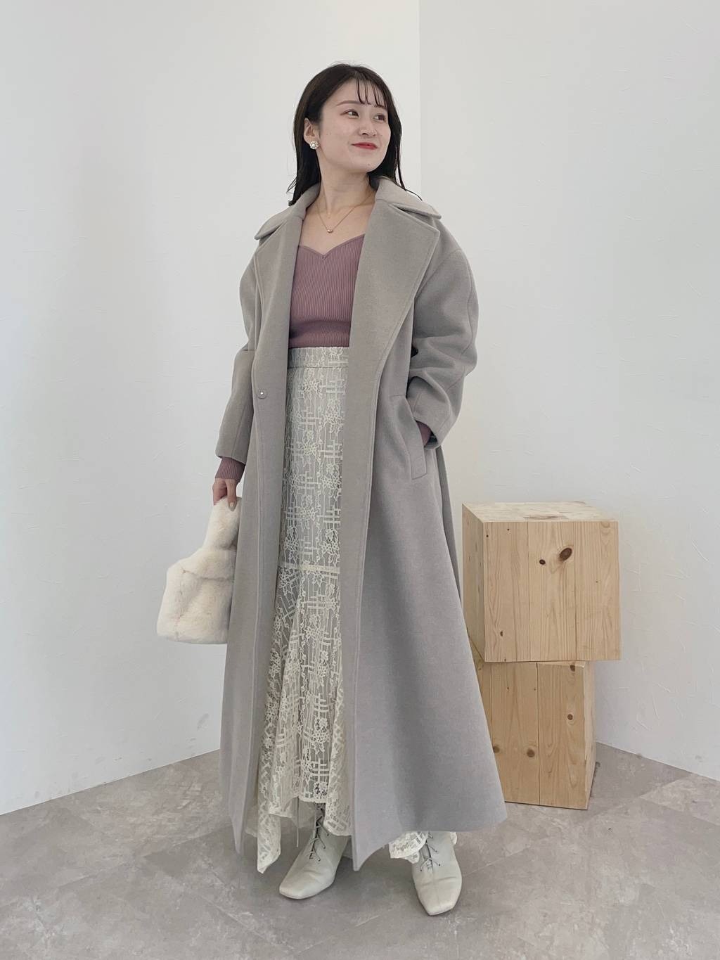 mysty womanのボリュームスリーブスリットロングコートを使ったコーディネートを紹介します。｜Rakuten Fashion(楽天ファッション／旧楽天ブランドアベニュー)3273501