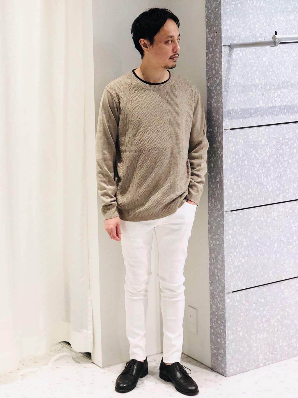 MEN'S BIGIのウールブレンドクルーネックニットを使ったコーディネートを紹介します。｜Rakuten Fashion(楽天ファッション／旧楽天ブランドアベニュー)3282844