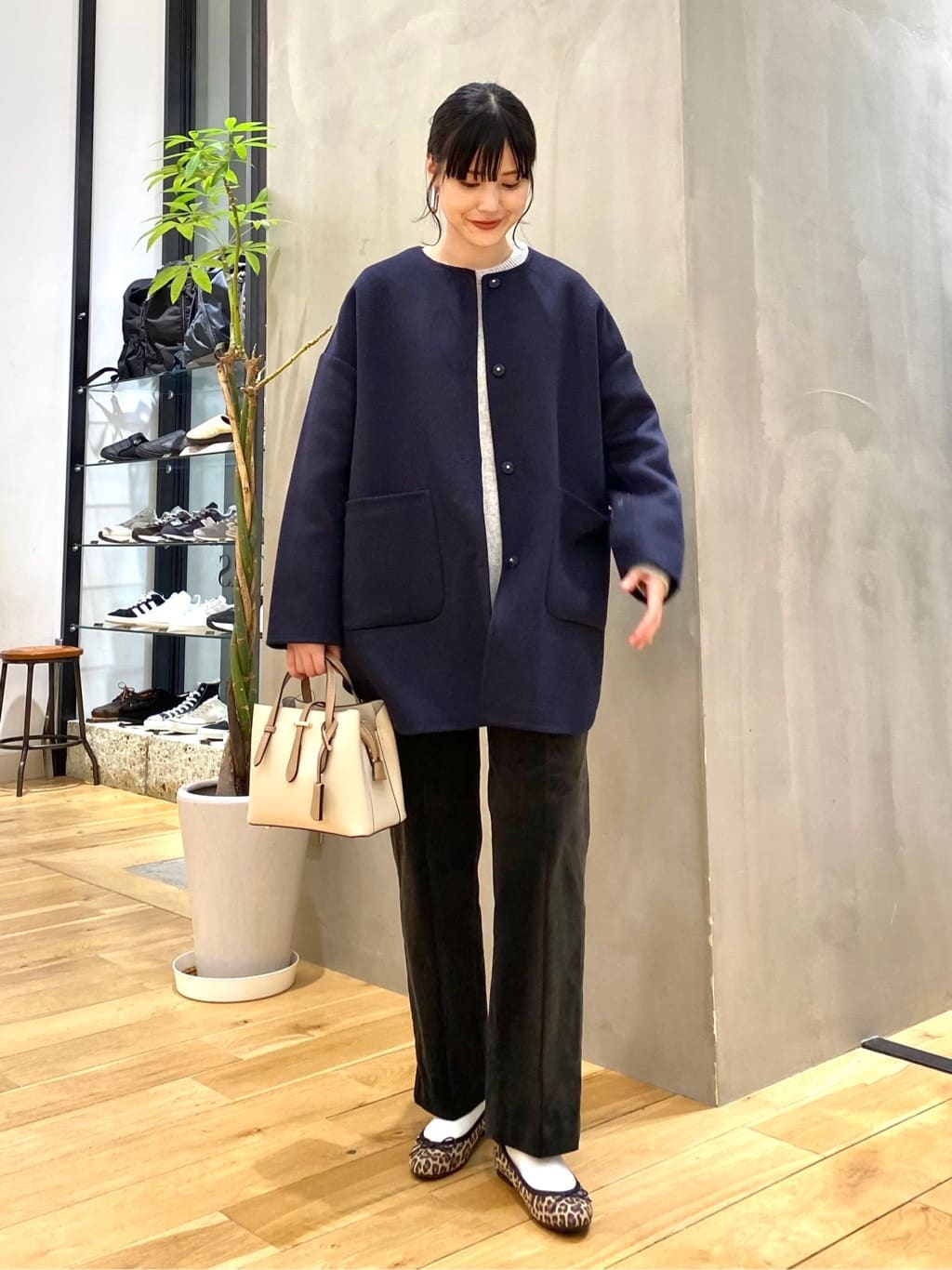URBAN RESEARCH DOORSの『佐藤栞里さん着用』ウールノーカラーミドルコートを使ったコーディネート | Rakuten  Fashion(楽天ファッション／旧楽天ブランドアベニュー)3285111