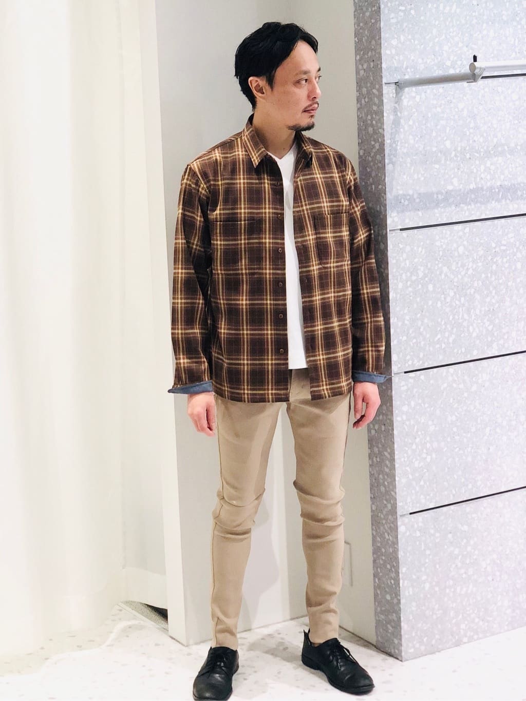 MEN'S BIGIのシルケットスムースVネックロンTを使ったコーディネートを紹介します。｜Rakuten Fashion(楽天ファッション／旧楽天ブランドアベニュー)3299427