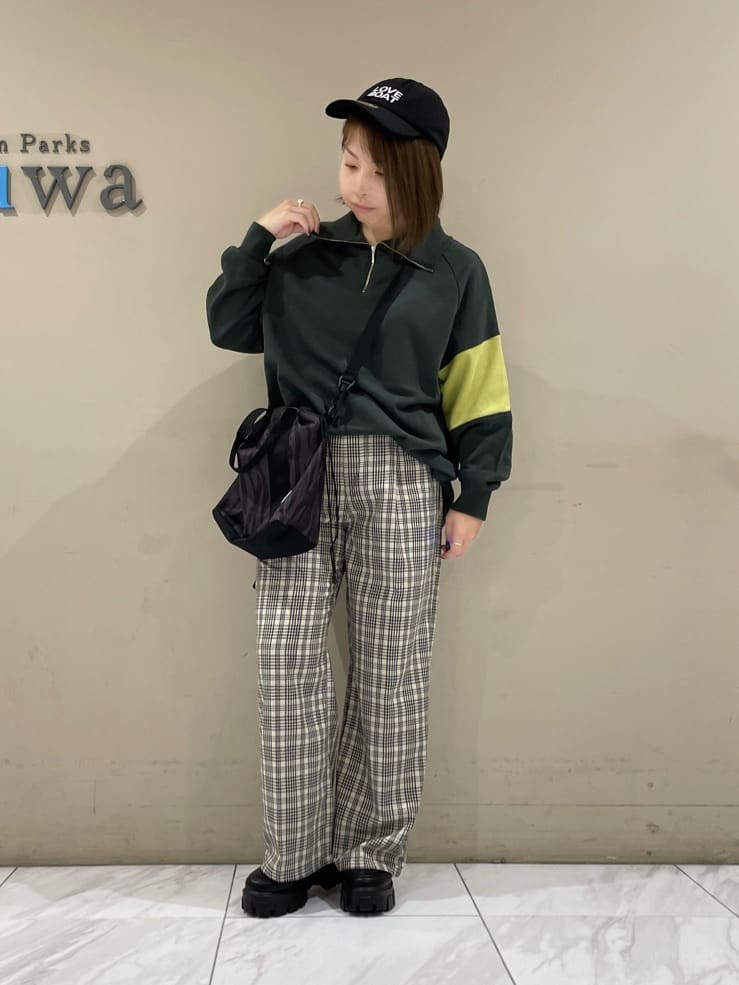 AMERICAN HOLICのハーフZIP配色切り替え裏毛チュニックを使ったコーディネートを紹介します。｜Rakuten Fashion(楽天ファッション／旧楽天ブランドアベニュー)3306009