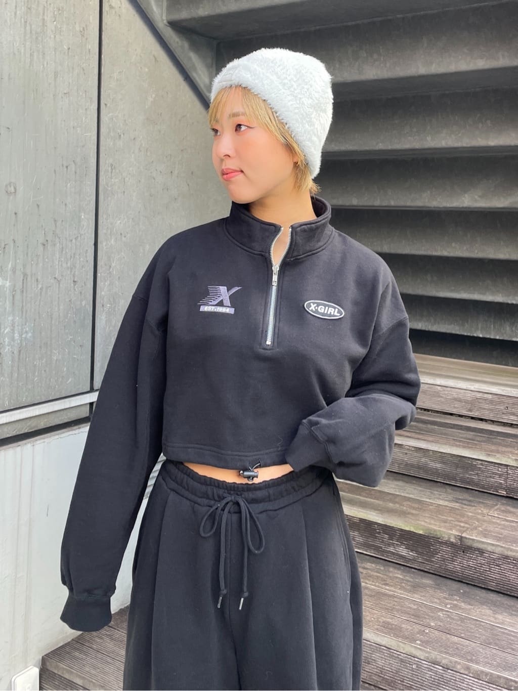 X-girlのHALF ZIP CROPPED SWEAT TOP X-girl スウェット X-girlを使ったコーディネートを紹介します。｜Rakuten Fashion(楽天ファッション／旧楽天ブランドアベニュー)3307101