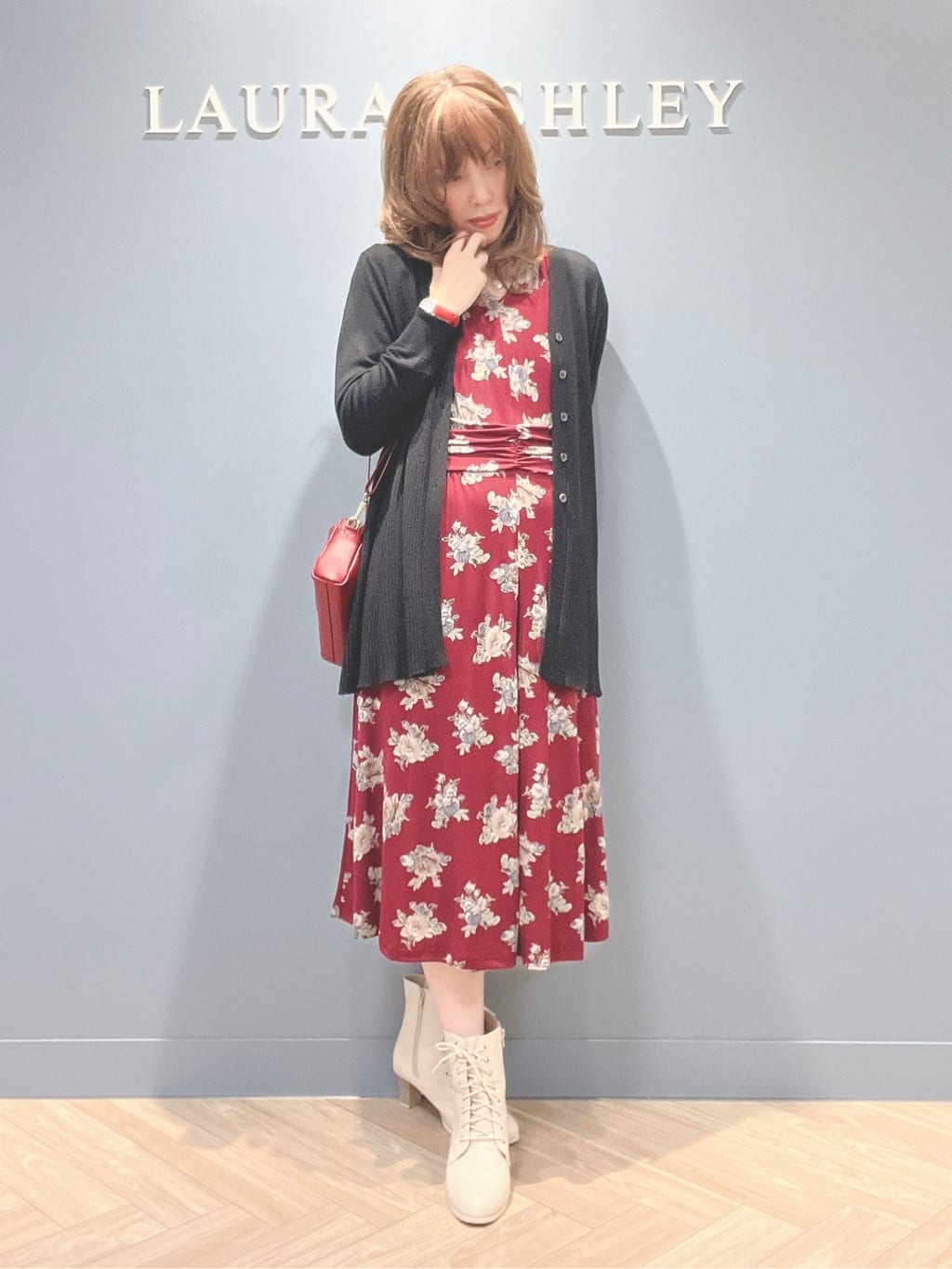 LAURA ASHLEYの【ベルト長さ調節可】レザージップショルダーを使ったコーディネートを紹介します。｜Rakuten Fashion(楽天ファッション／旧楽天ブランドアベニュー)3308553