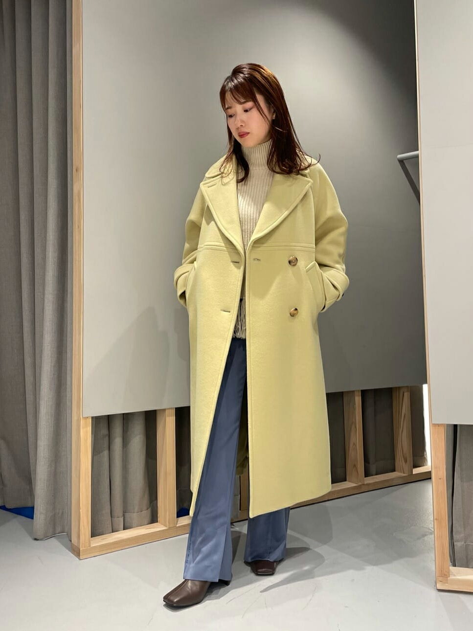 LOVELESSのサテンストレートパンツを使ったコーディネートを紹介します。｜Rakuten Fashion(楽天ファッション／旧楽天ブランドアベニュー)3335025